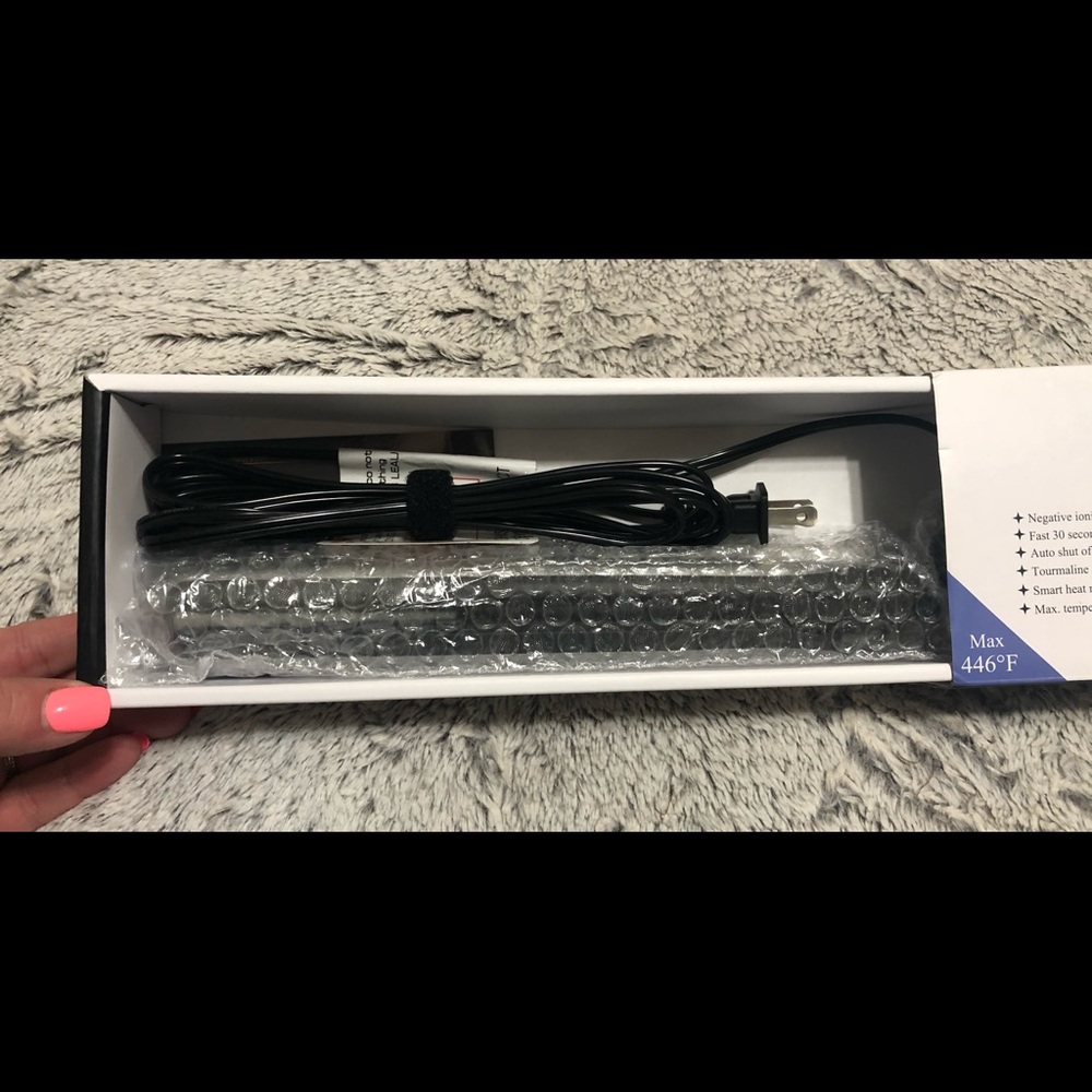NIB Berta hair staightener